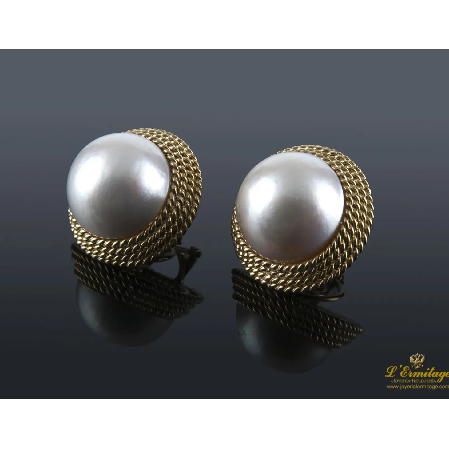 PENDIENTES Pendientes oro amarillo trenzado y media perla.