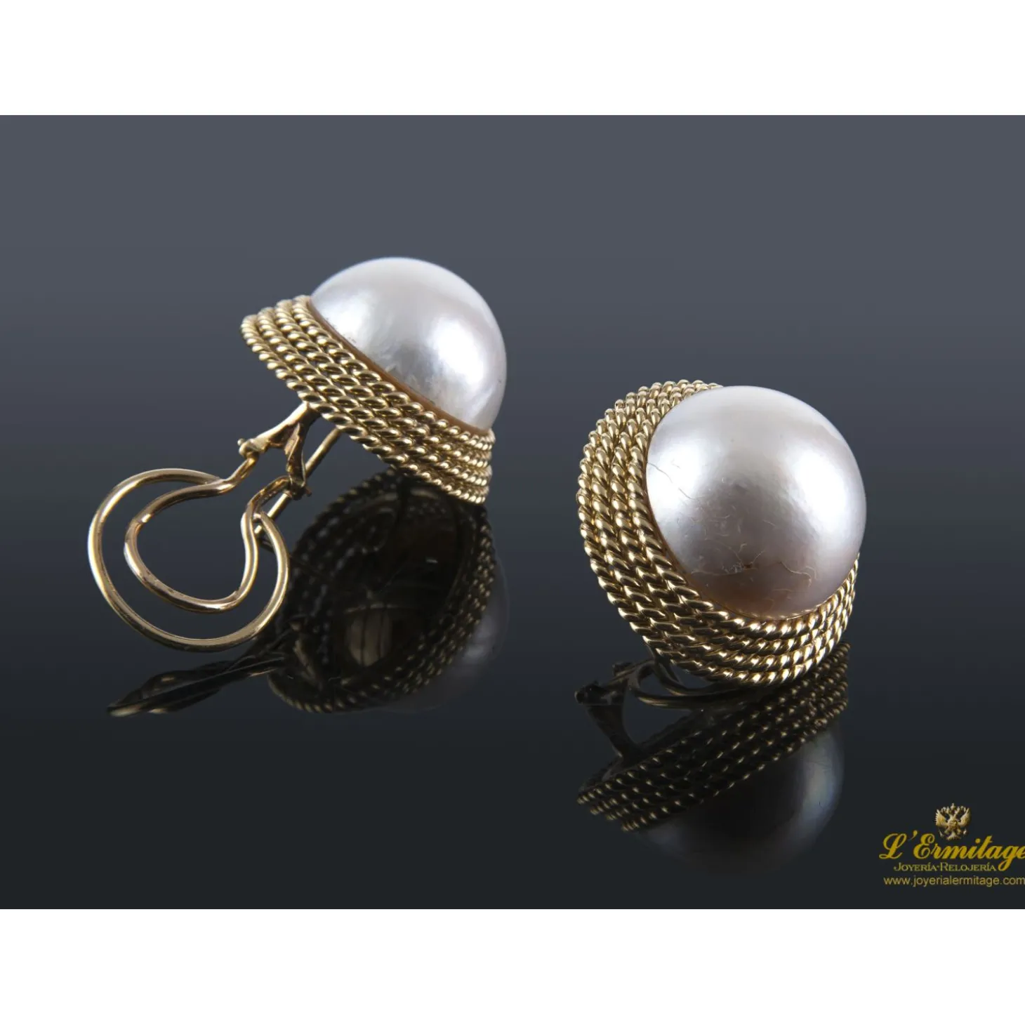 PENDIENTES Pendientes oro amarillo trenzado y media perla.
