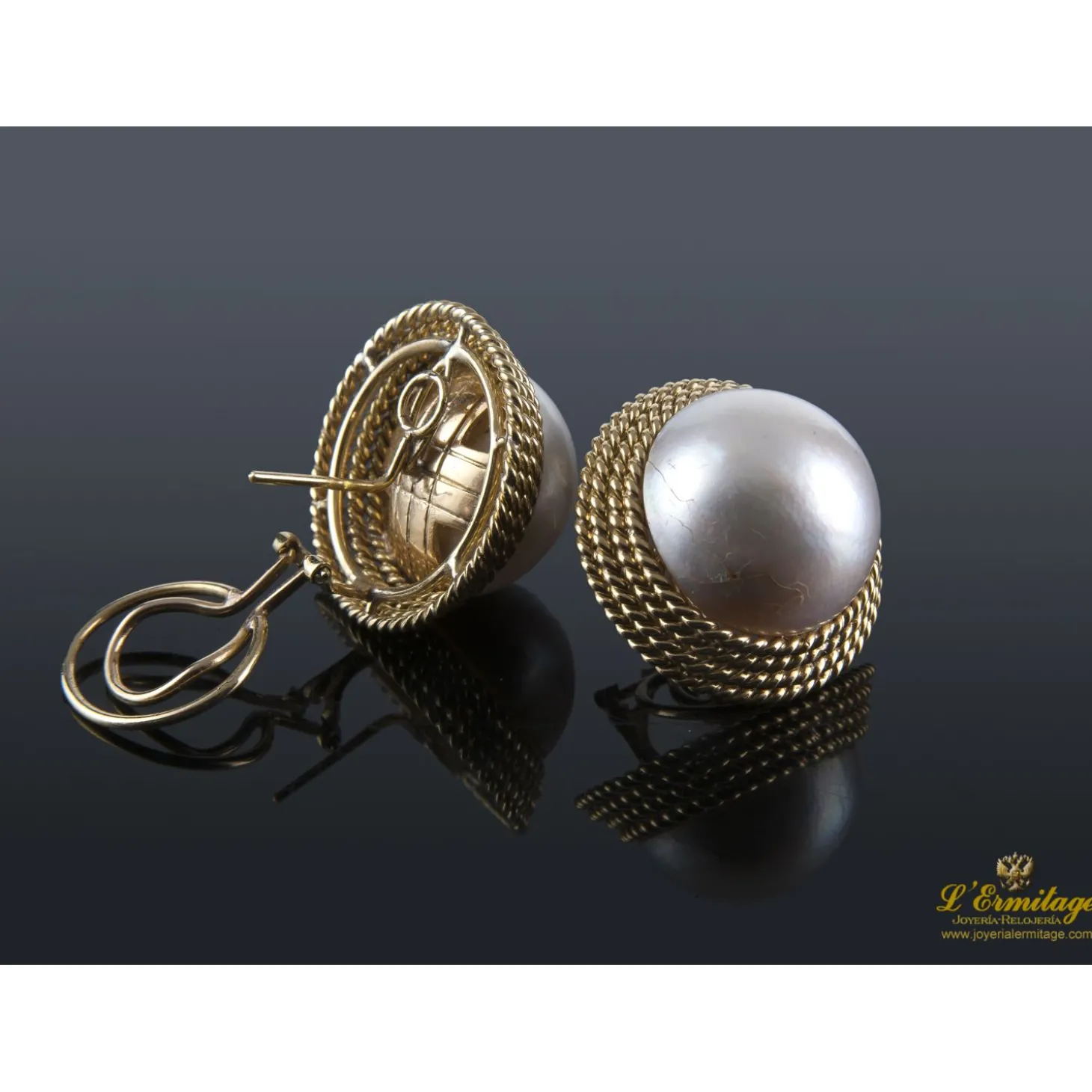 PENDIENTES Pendientes oro amarillo trenzado y media perla.