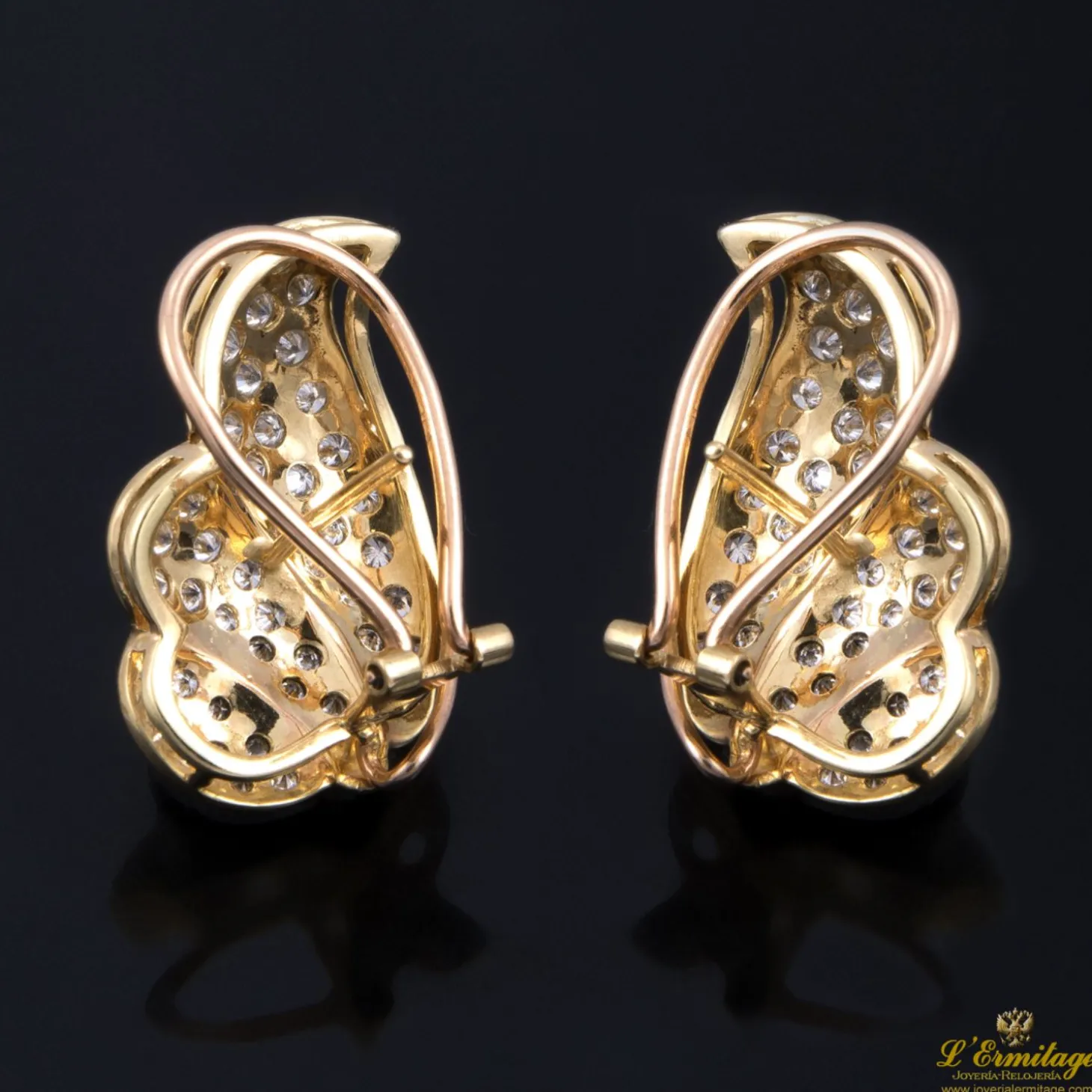 PENDIENTES Pendientes oro amarillo con cuajado de diamantes.