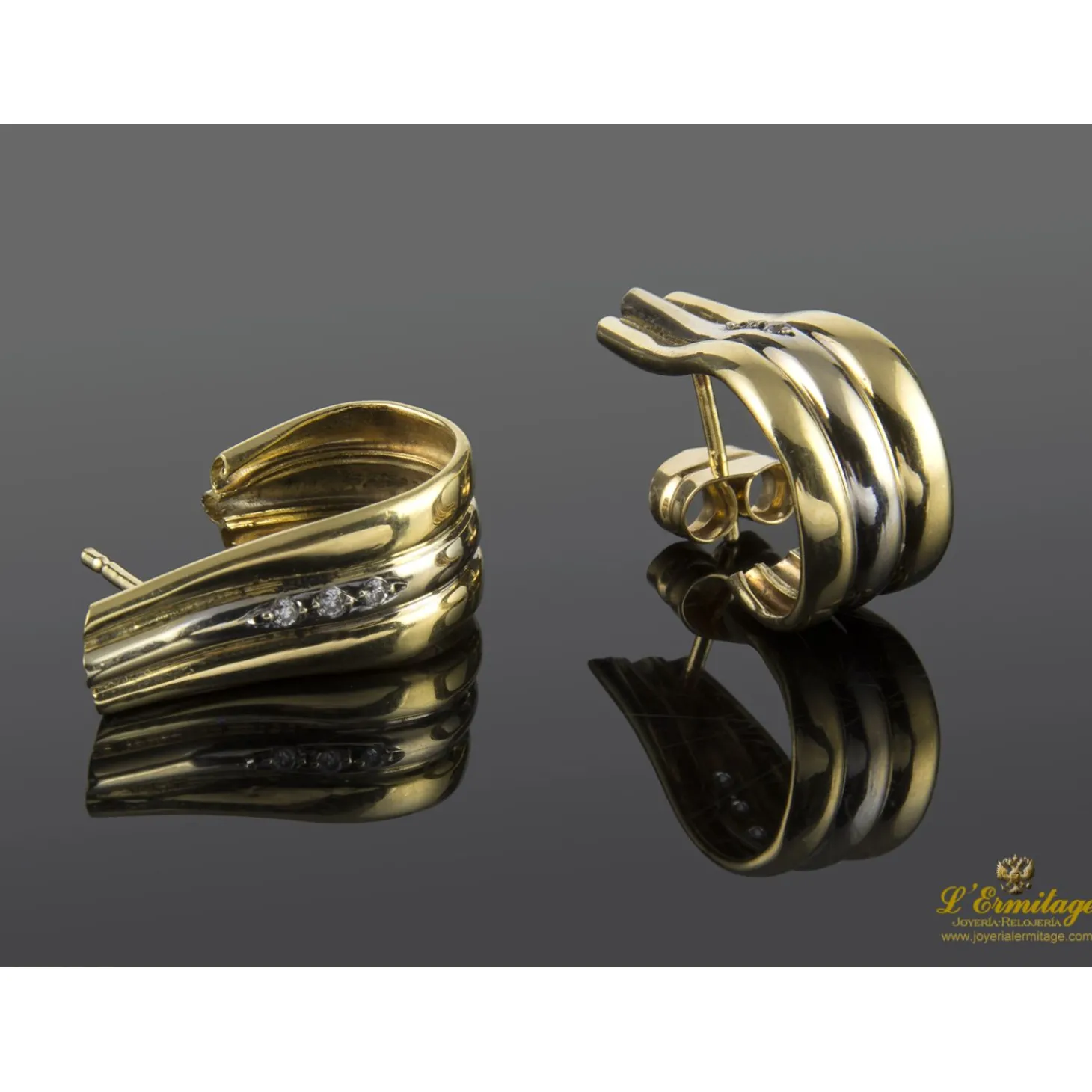 PENDIENTES Pendientes realizados en oro amarillo y oro blanco con fila de zirconitas.