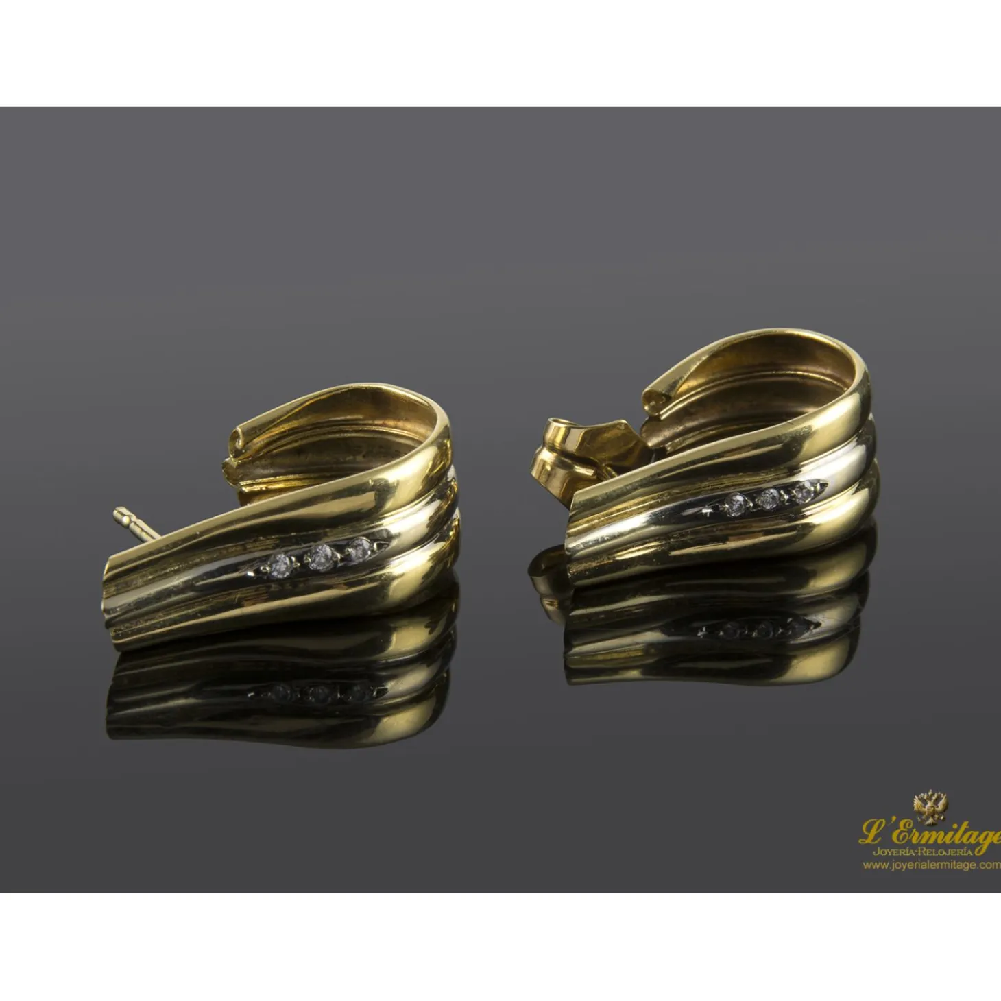 PENDIENTES Pendientes realizados en oro amarillo y oro blanco con fila de zirconitas.