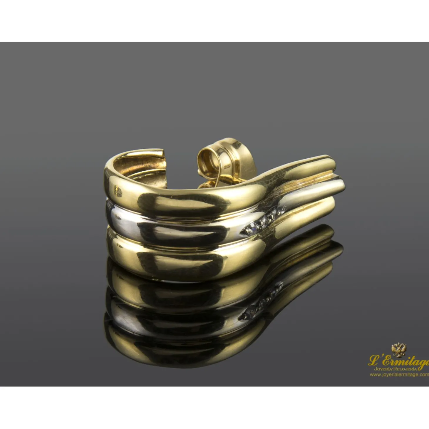 PENDIENTES Pendientes realizados en oro amarillo y oro blanco con fila de zirconitas.