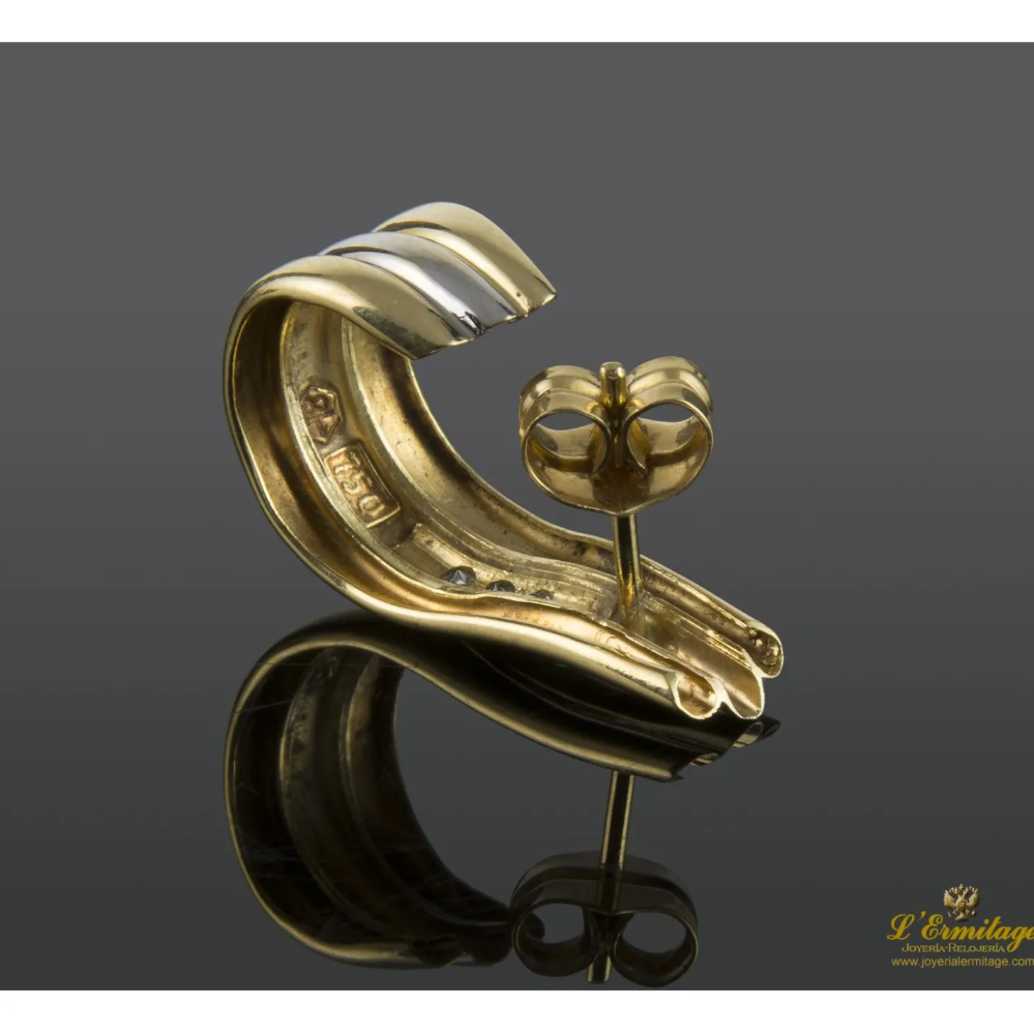 PENDIENTES Pendientes realizados en oro amarillo y oro blanco con fila de zirconitas.