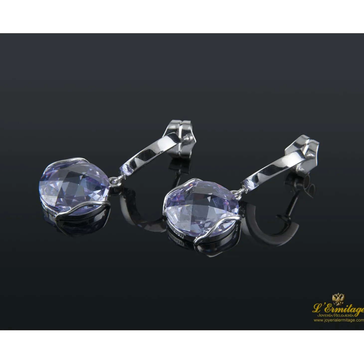 PENDIENTES Pendientes realizados en oro blanco con amatistas.