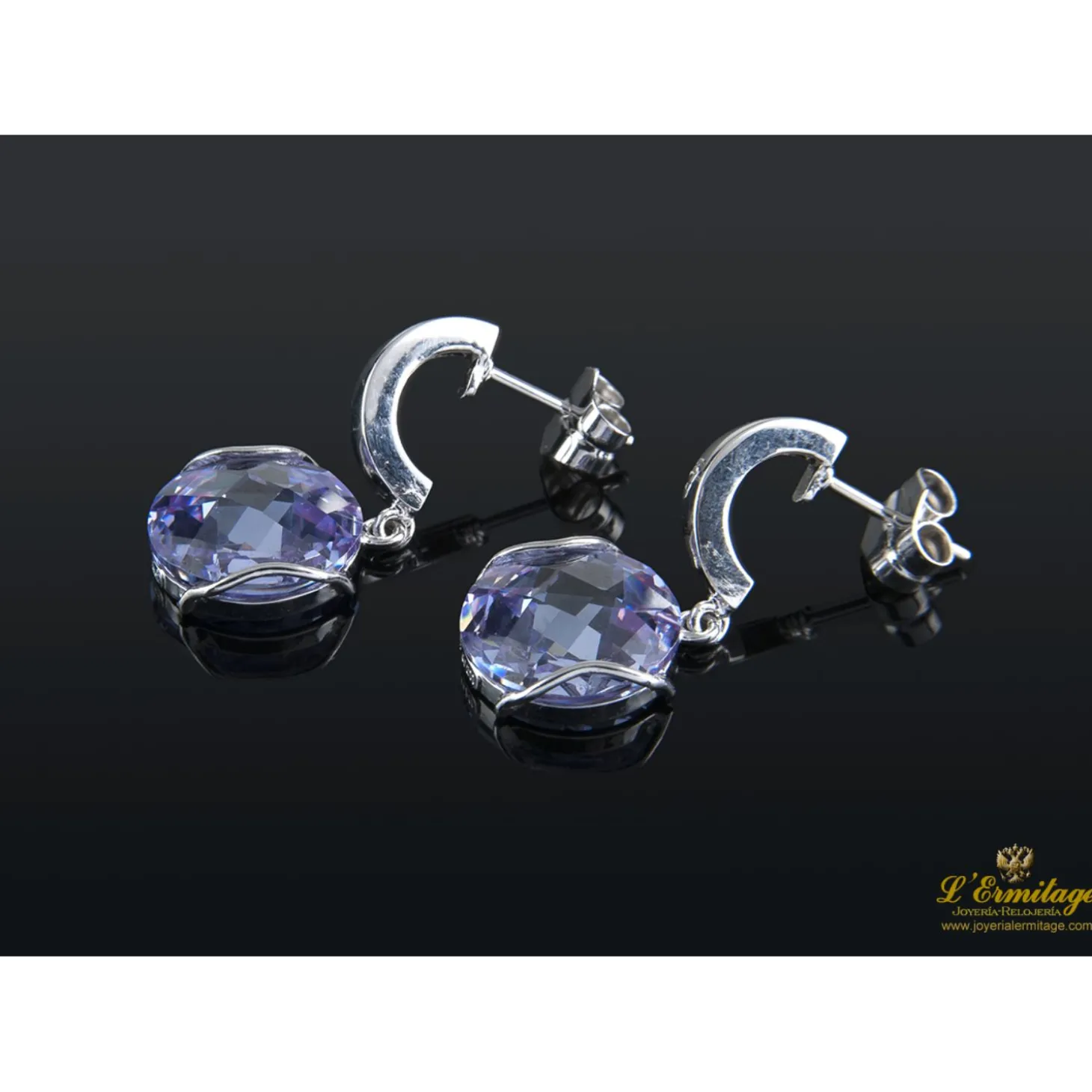 PENDIENTES Pendientes realizados en oro blanco con amatistas.
