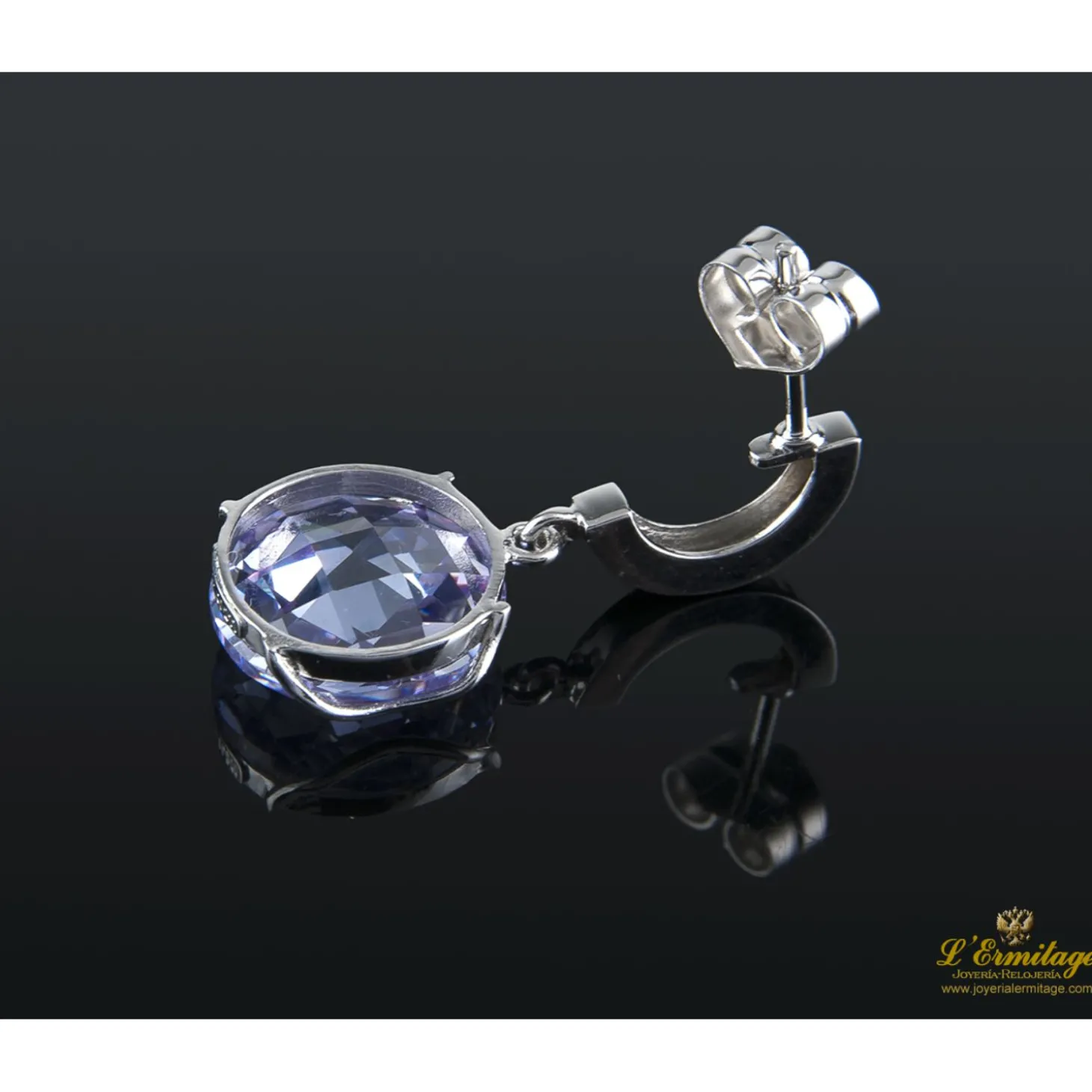 PENDIENTES Pendientes realizados en oro blanco con amatistas.