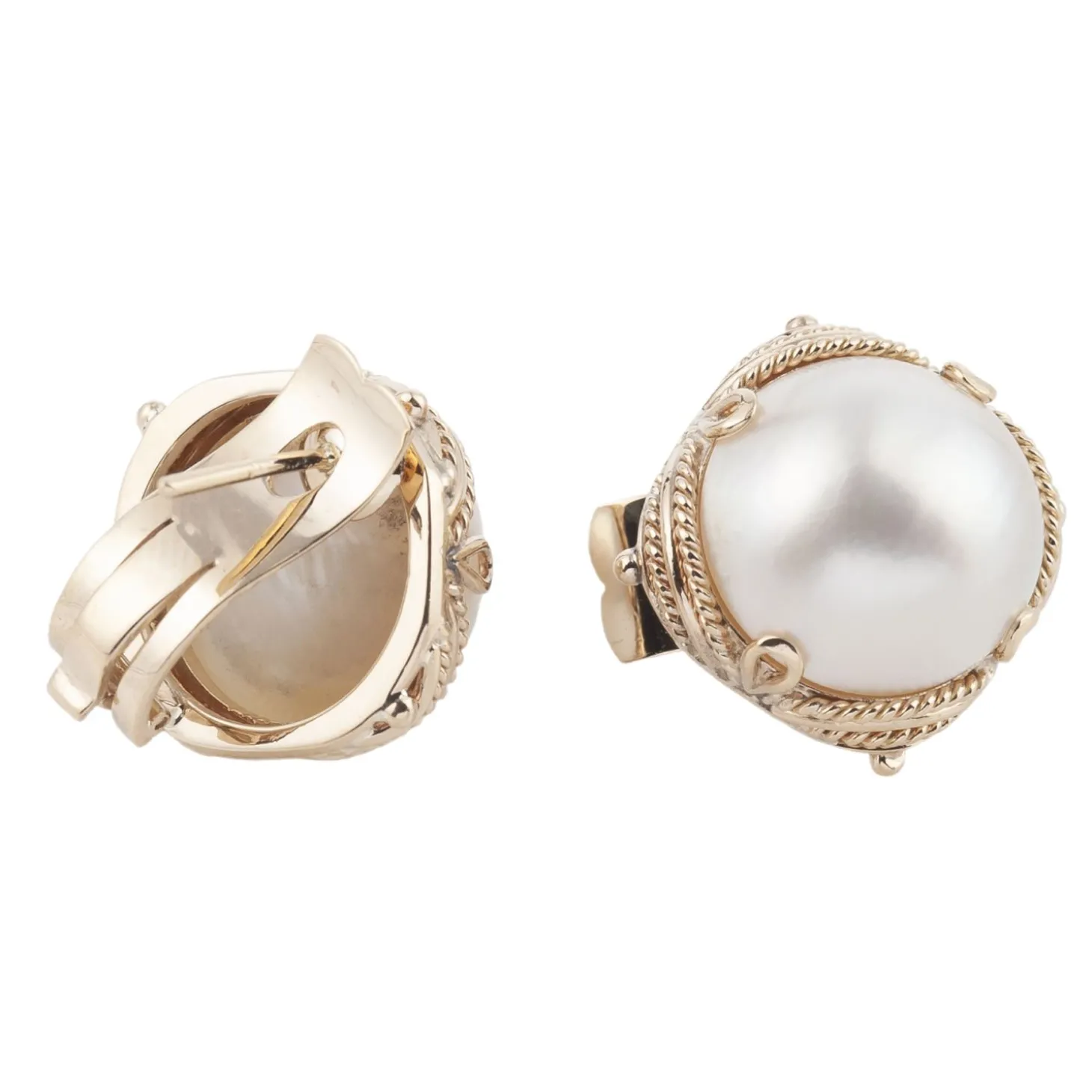 PENDIENTES Pendientes realizados en oro amarillo y perlas.