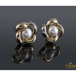 PENDIENTES Pendientes realizados en oro amarillo. Presentan dos perlas mabe.