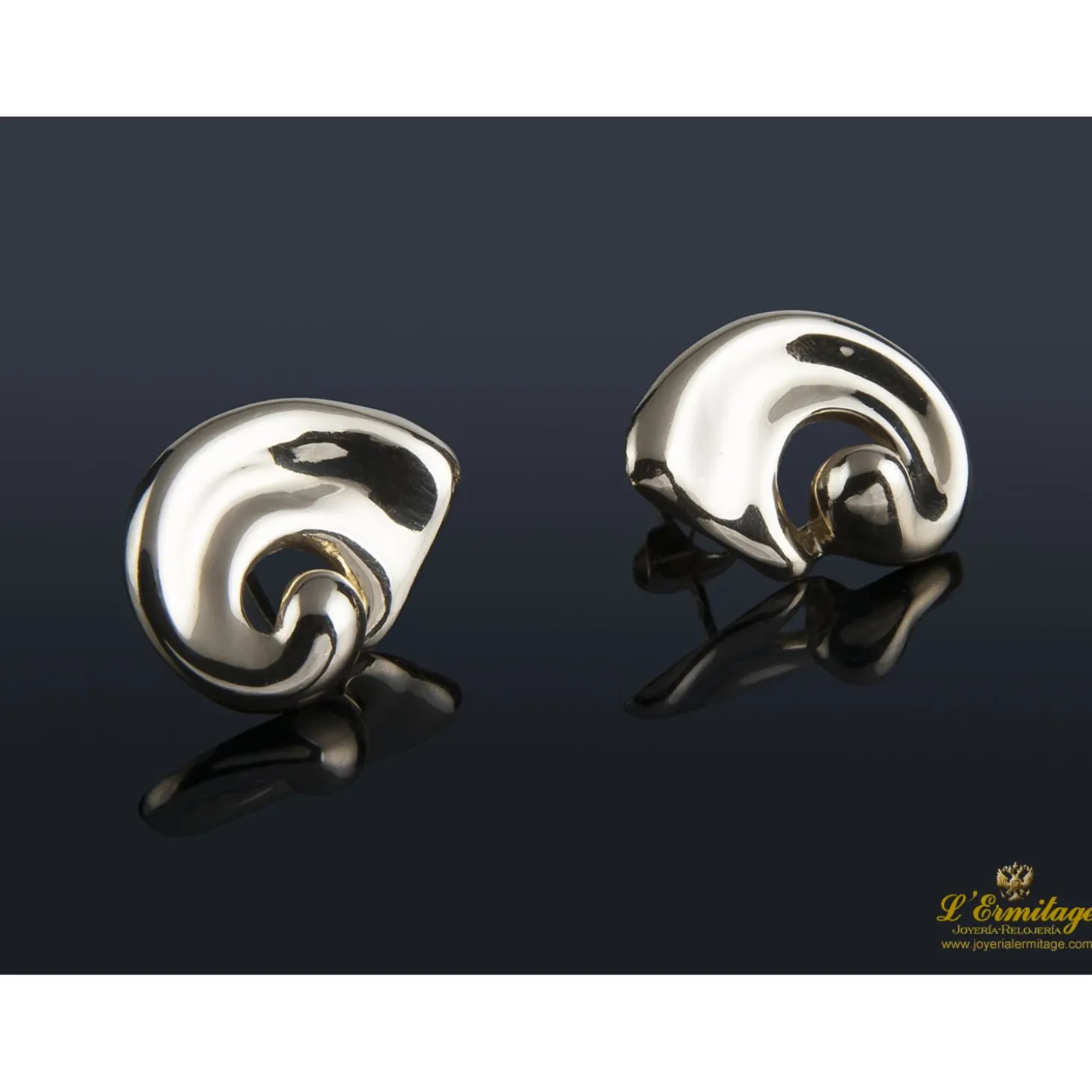 PENDIENTES Pendientes realizados en oro amarillo.