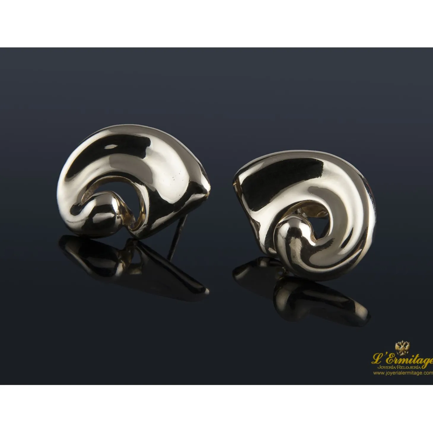 PENDIENTES Pendientes realizados en oro amarillo.