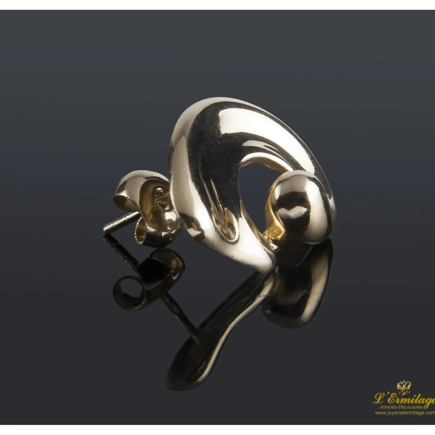 PENDIENTES Pendientes realizados en oro amarillo.