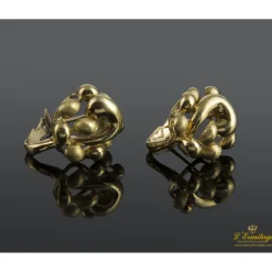 PENDIENTES Pendientes realizados en oro amarillo con motivos en mate y brillo.