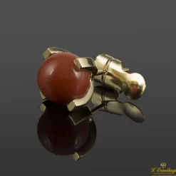 PENDIENTES Pendientes realizados en oro amarillo con coral