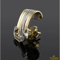 PENDIENTES Pendientes realizados en oro amarillo y oro blanco con motivo de brillantes.