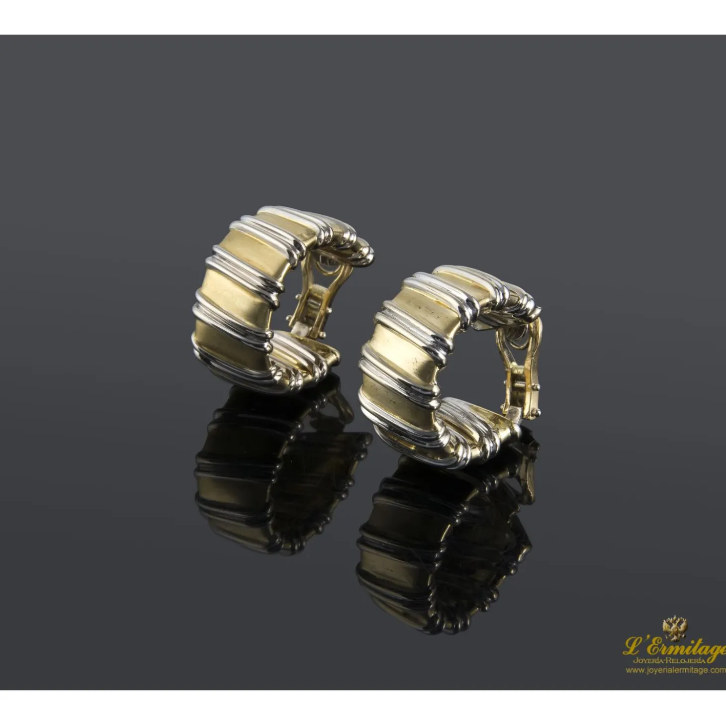 PENDIENTES Pendientes realizados en oro amarillo y oro blanco.