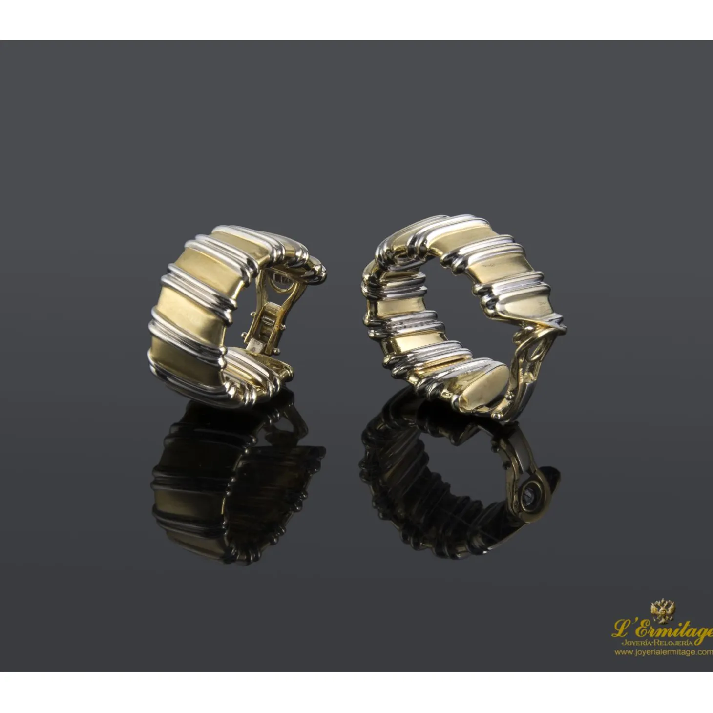PENDIENTES Pendientes realizados en oro amarillo y oro blanco.