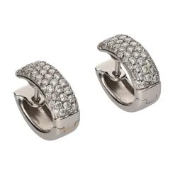 PENDIENTES Pendientes tipo argollas con cuajado de brillantes.