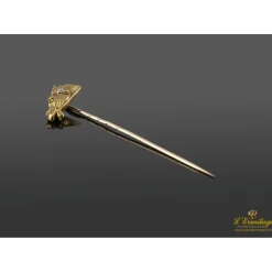 PISACORBATAS Alfiler de corbata realizado en oro amarillo y brillante.