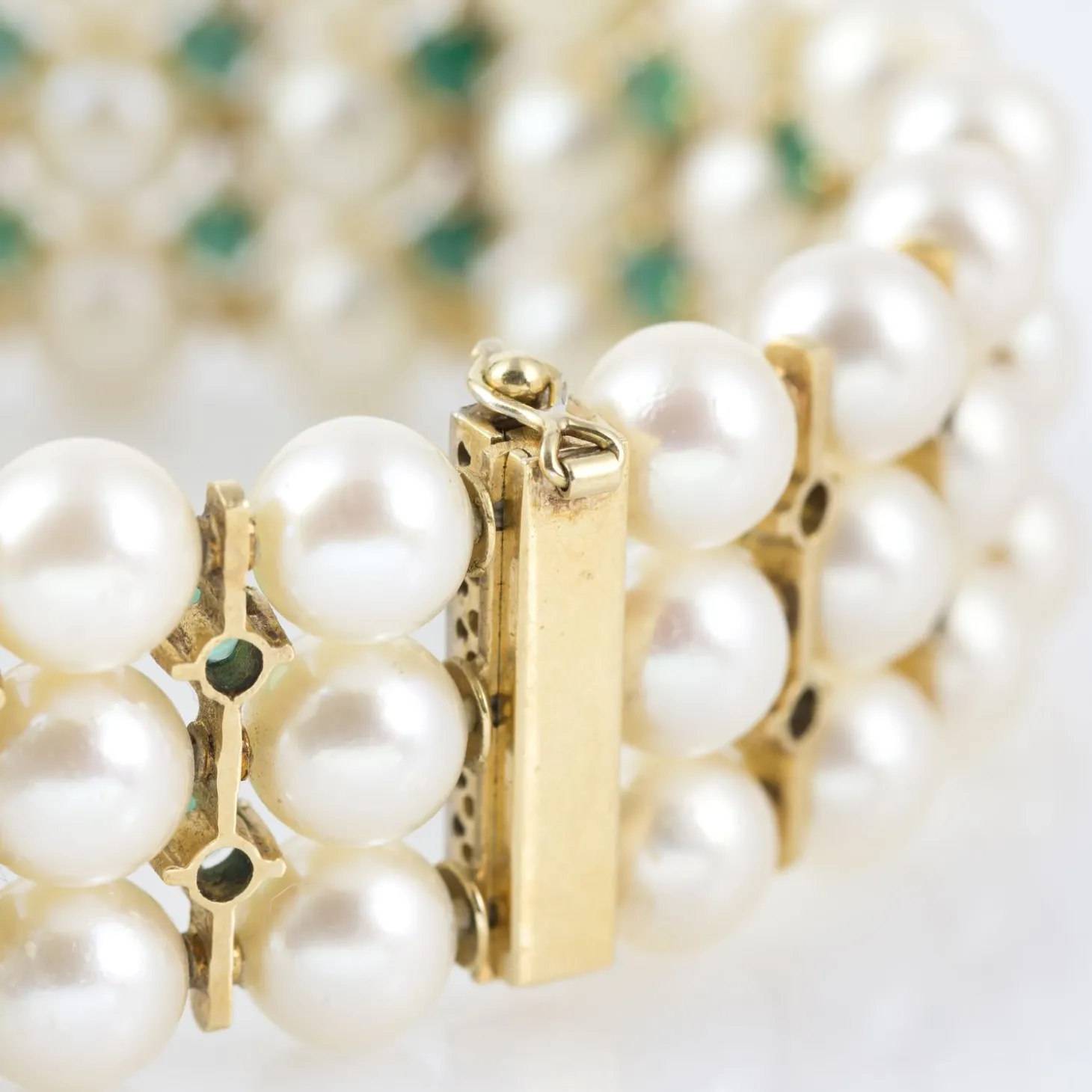 PULSERAS Pulsera antigua semirrígida oro amarillo perlas y esmeraldas