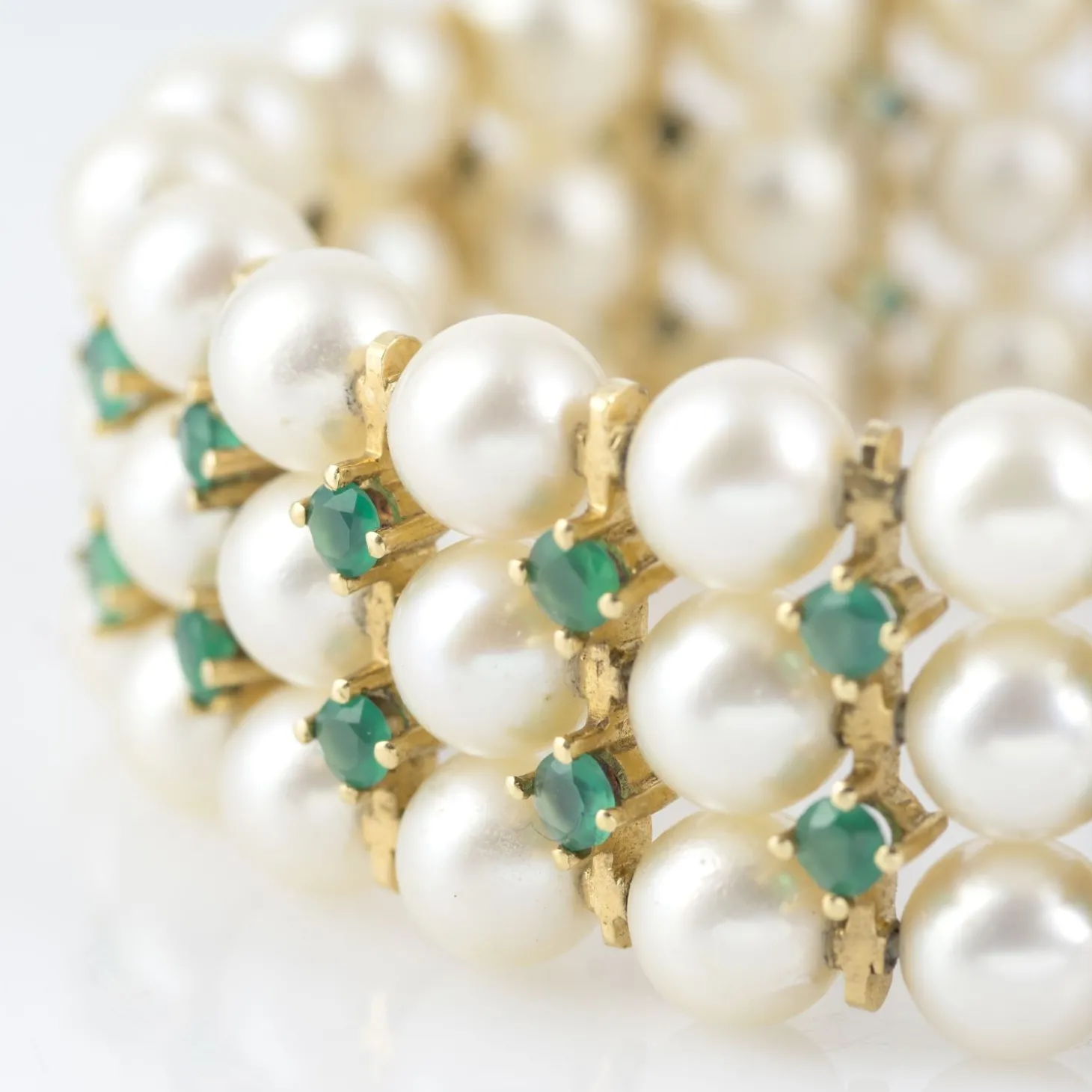 PULSERAS Pulsera antigua semirrígida oro amarillo perlas y esmeraldas