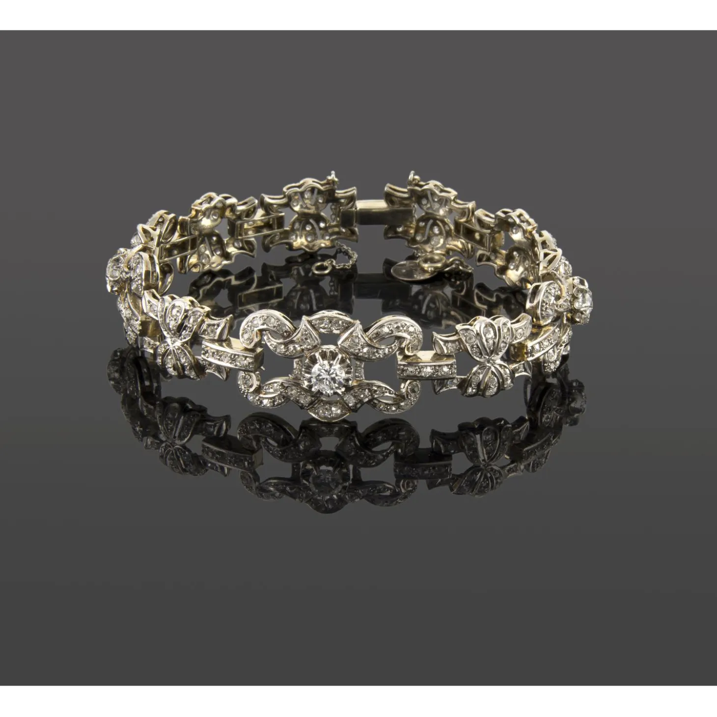 PULSERAS Pulsera art-deco oro blanco y diamantes.