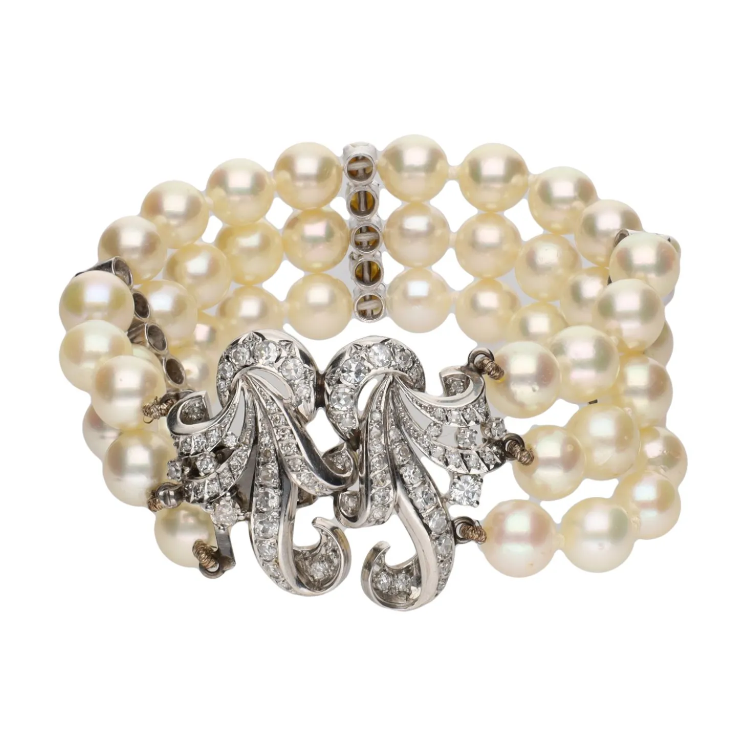 PULSERAS Pulsera de perlas con oro blanco y diamantes.