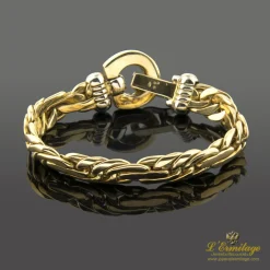 PULSERAS Pulsera en oro amarillo y un zafiro.