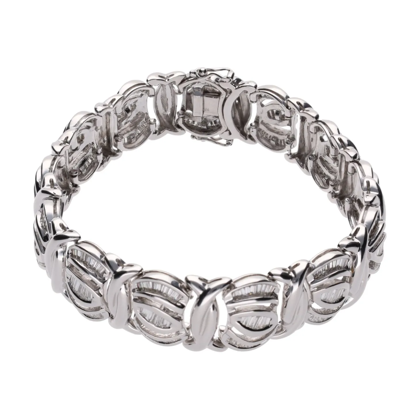 PULSERAS Pulsera en oro blanco y diamantes naturales.
