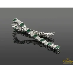 PULSERAS Pulsera en oro blanco con esmeraldas y brillantes.