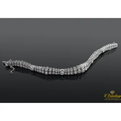 PULSERAS Pulsera en oro blanco con doble fila de brillantes.