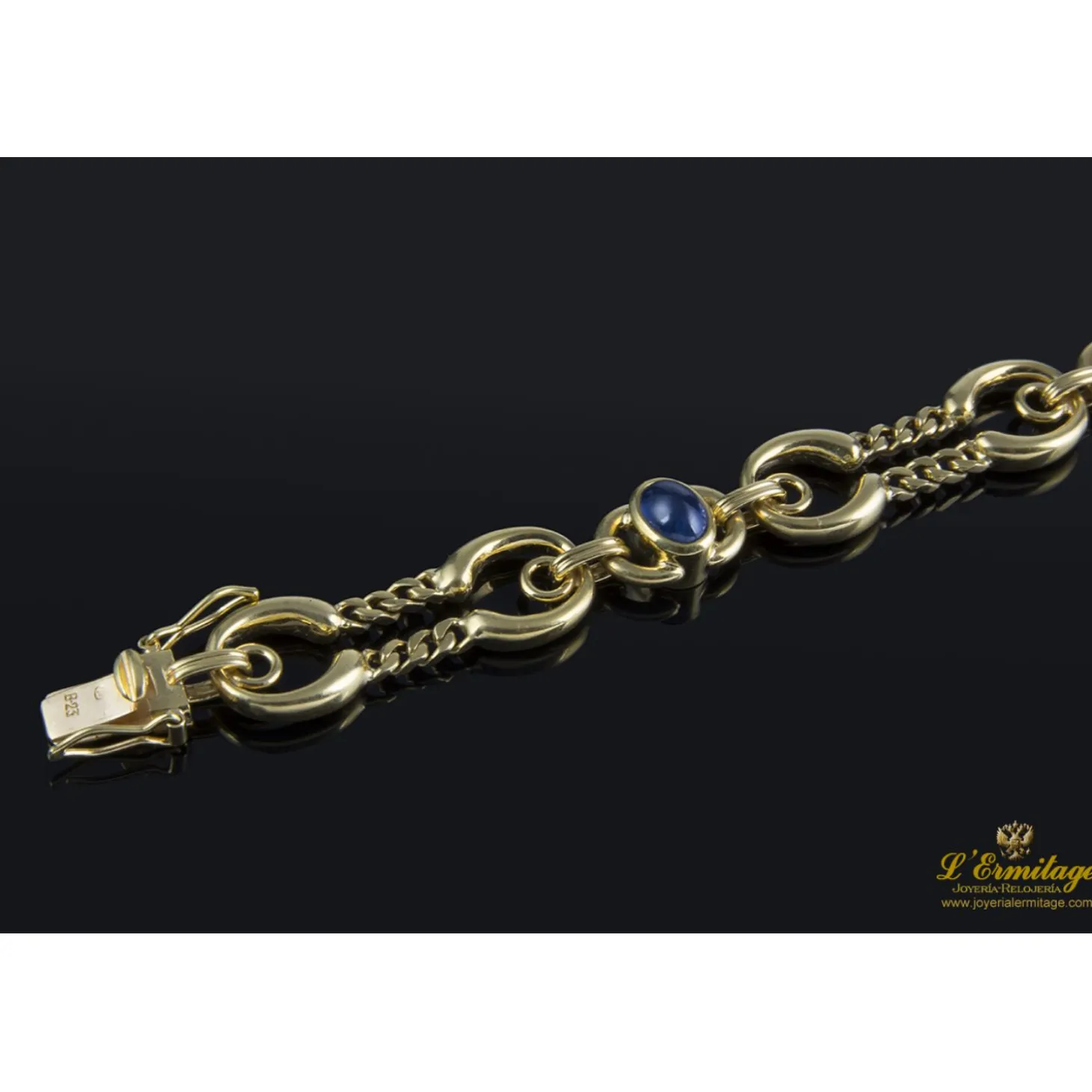 PULSERAS Pulsera realizada en oro amarillo. Presenta zafiros naturales.
