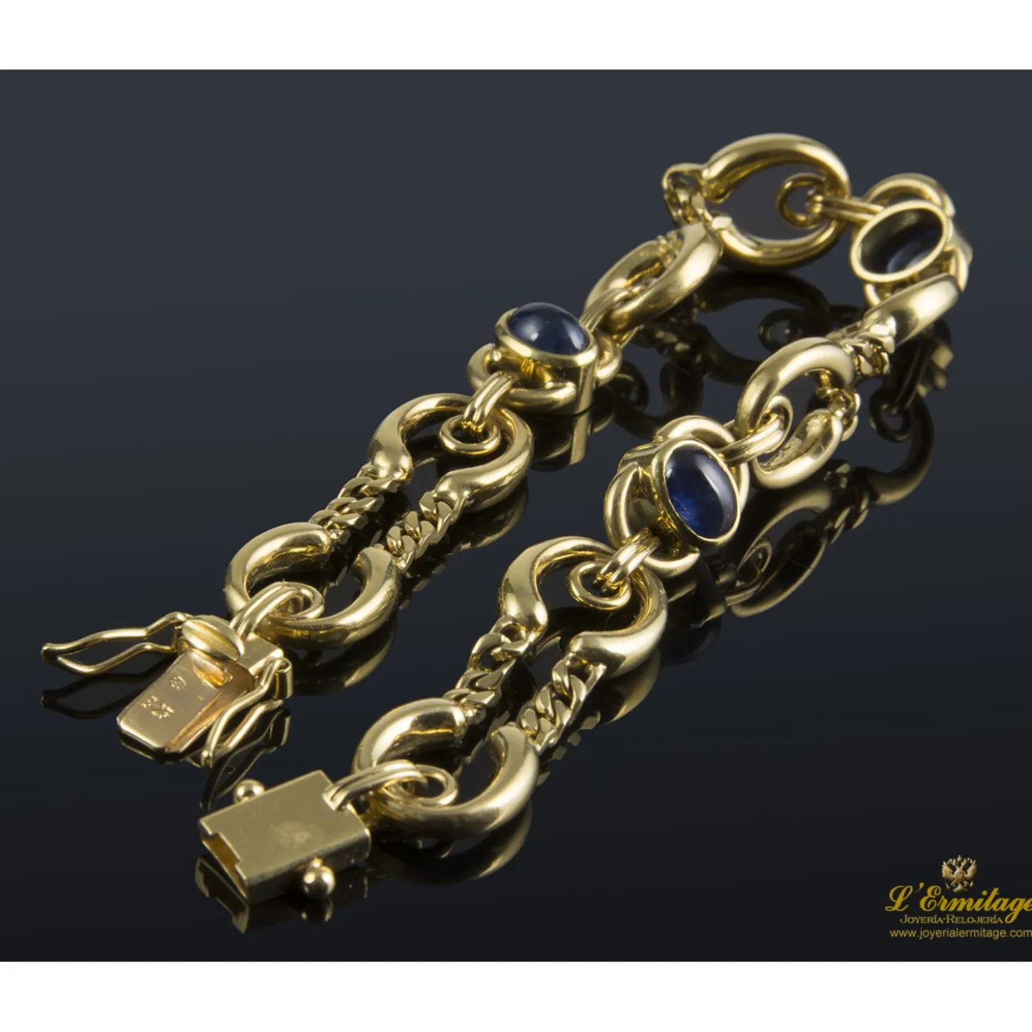 PULSERAS Pulsera realizada en oro amarillo. Presenta zafiros naturales.