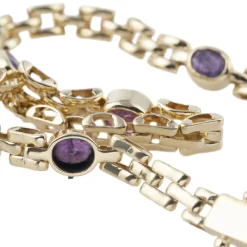 PULSERAS Pulsera realizada en oro amarillo con rubíes.