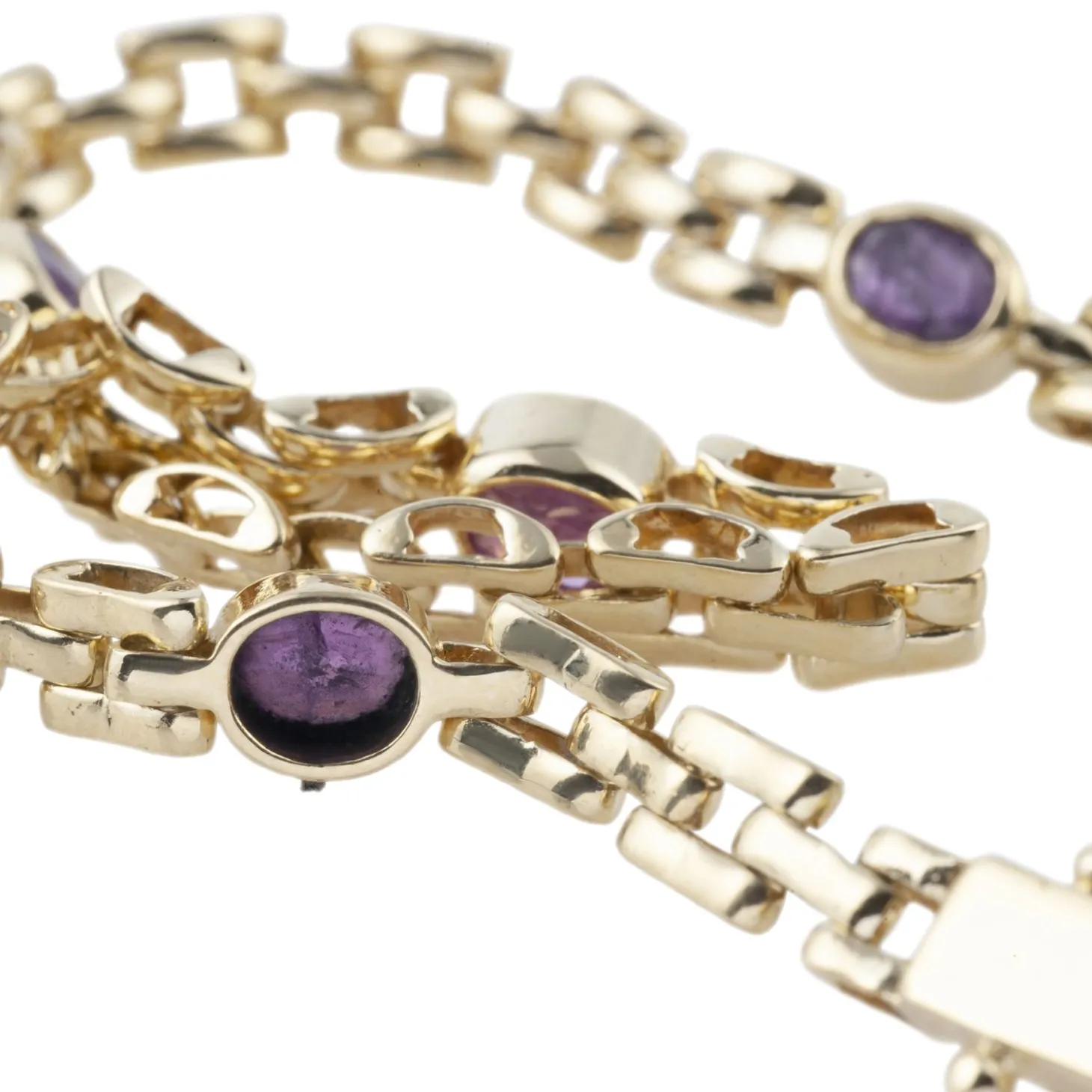 PULSERAS Pulsera realizada en oro amarillo con rubíes.