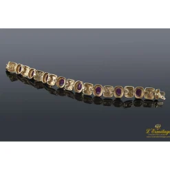 PULSERAS Pulsera realizada en oro amarillo. Presenta rubíes y brillantes.