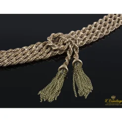 PULSERAS Pulsera realizada en oro rosa y oro amarillo con forma de cuatro trenzas en fila con un nudo y flecos.