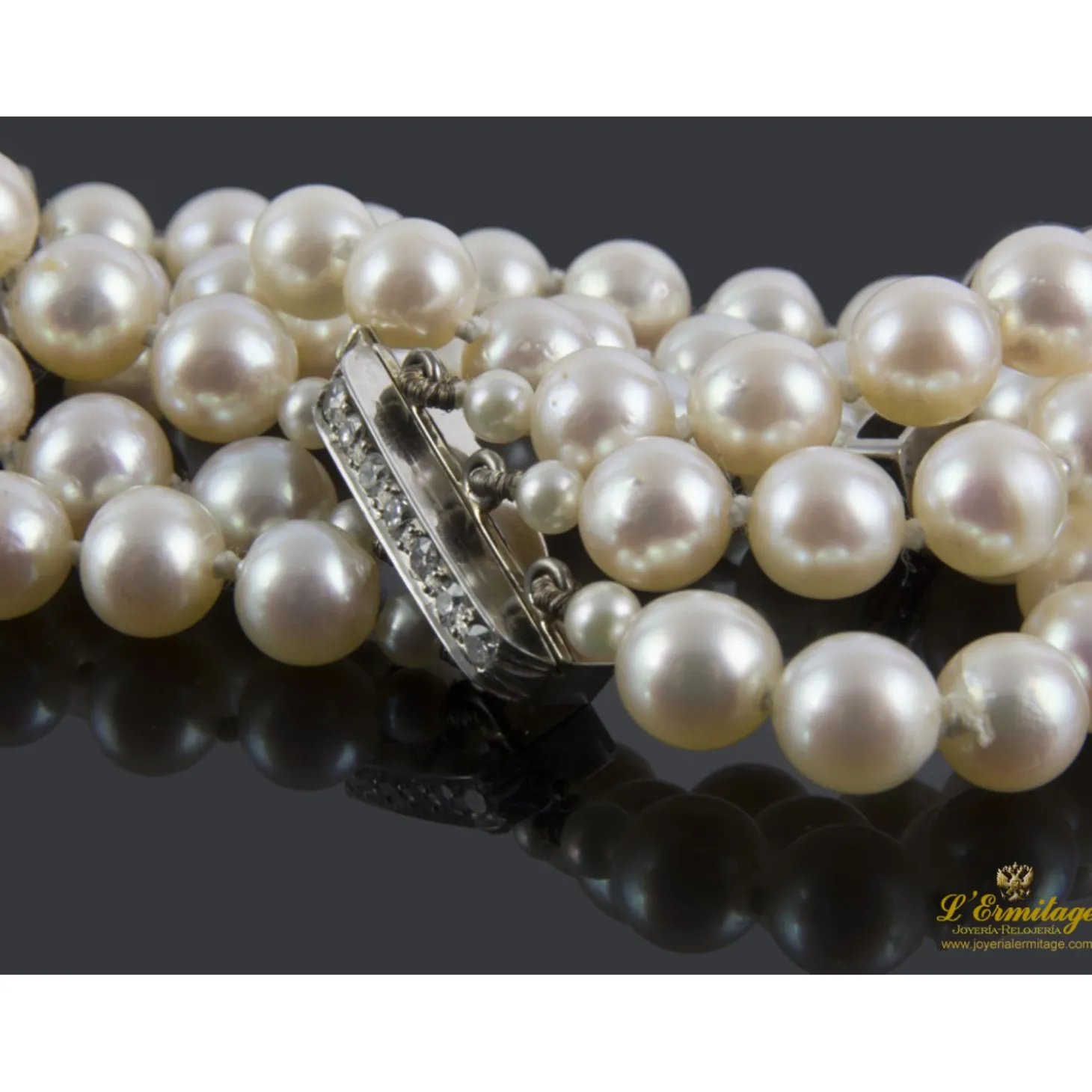 PULSERAS Pulsera realizada en tiras con perlas y uniones en oro blanco con brillantes