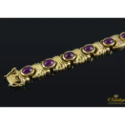 PULSERAS Pulsera realizada en oro amarillo con rubíes y brillantes.