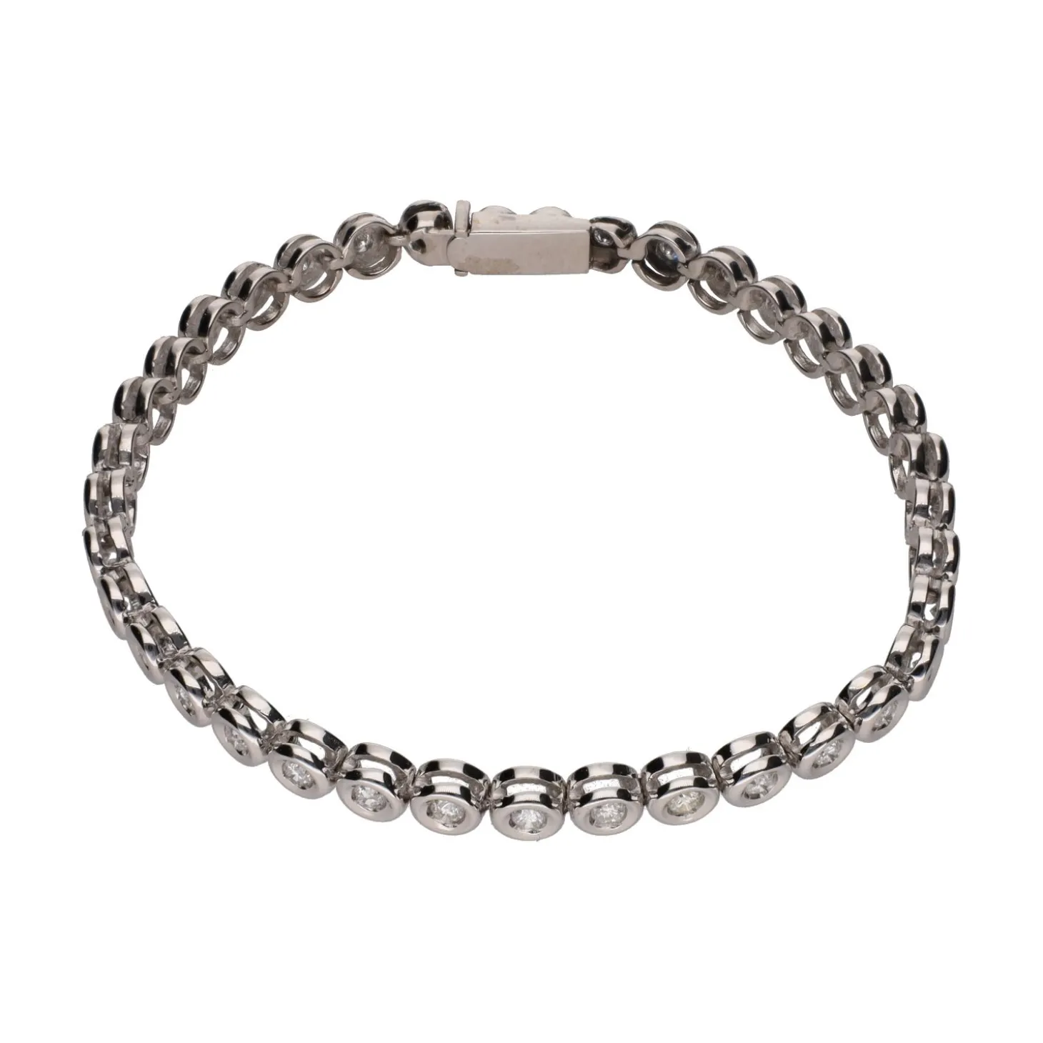 PULSERAS Pulsera riviere en oro blanco con brillantes en chatón.