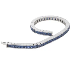 PULSERAS Pulsera riviere en oro blanco con zafiros naturales.