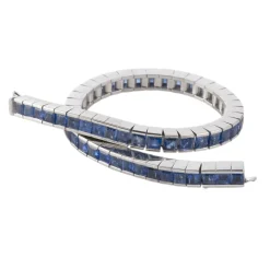 PULSERAS Pulsera riviere en oro blanco con zafiros naturales.