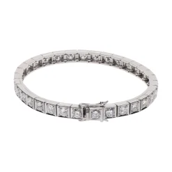PULSERAS Pulsera riviere en oro blanco con brillantes.