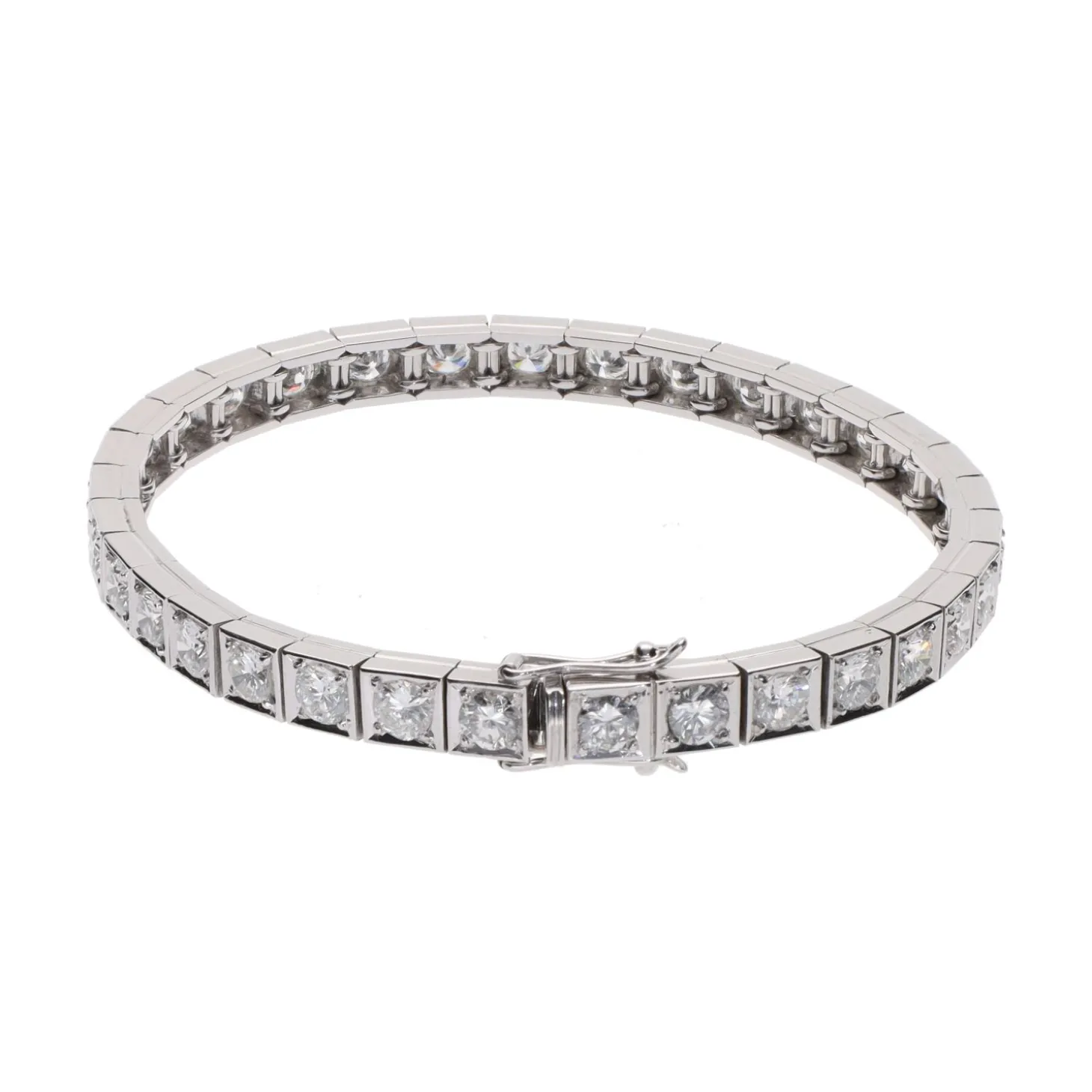 PULSERAS Pulsera riviere en oro blanco con brillantes.