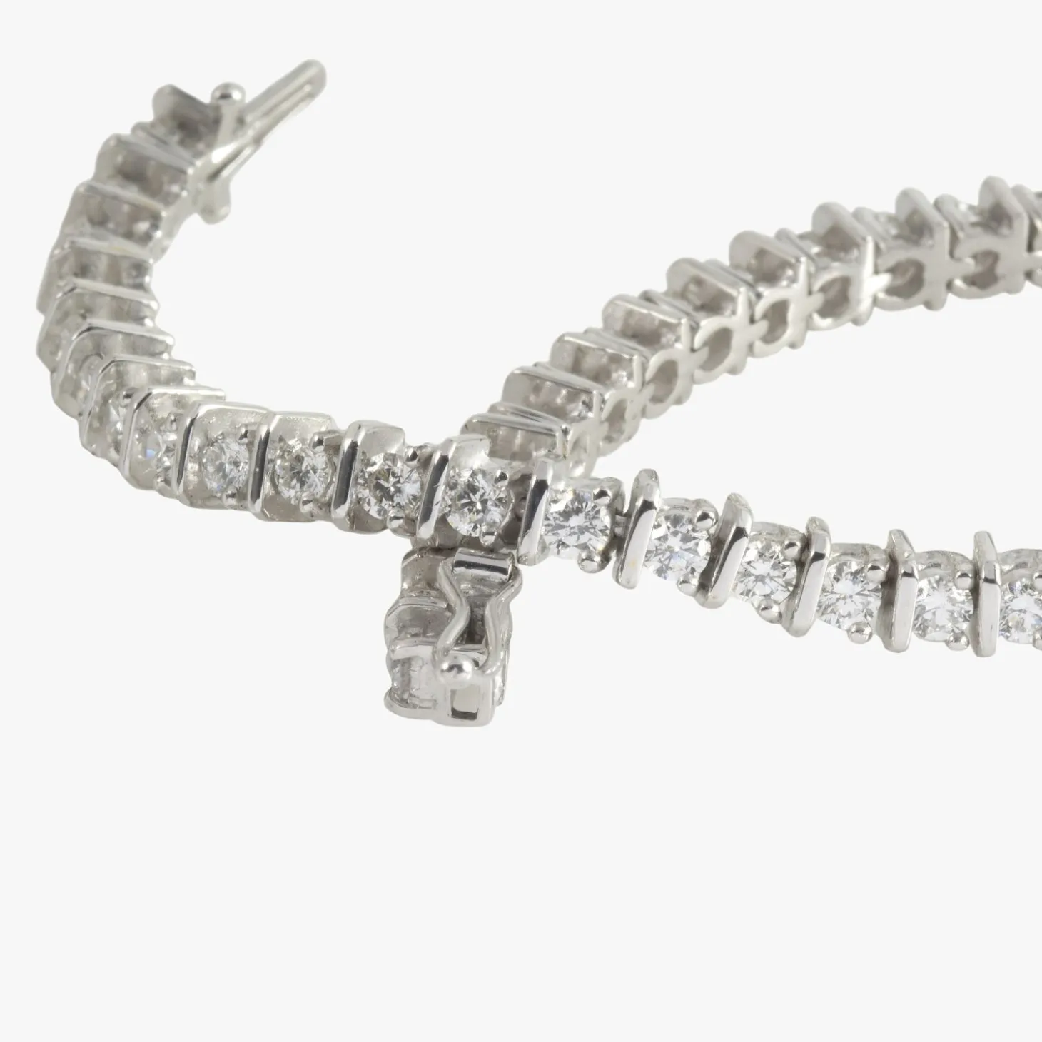 PULSERAS Pulsera riviere oro blanco y diamantes.
