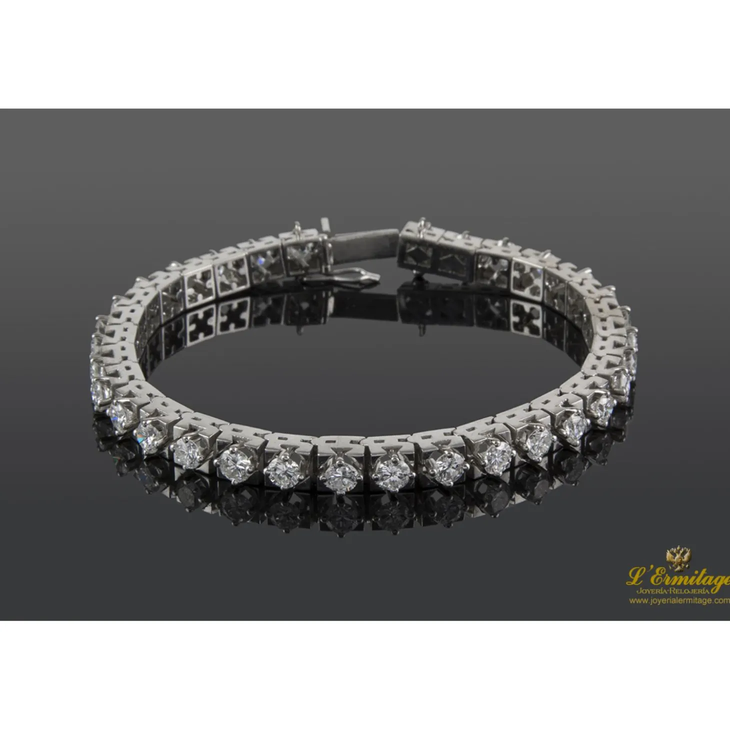 PULSERAS Pulsera riviere oro blanco y diamantes.
