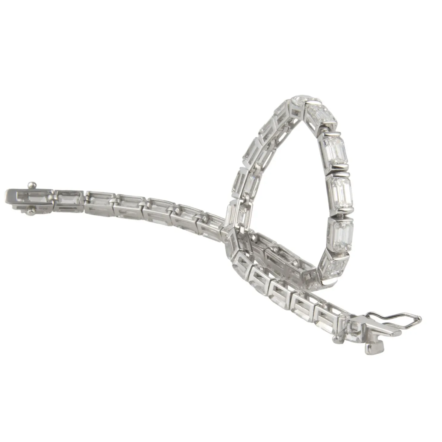 PULSERAS Pulsera riviere oro blanco y diamantes talla esmeralda.