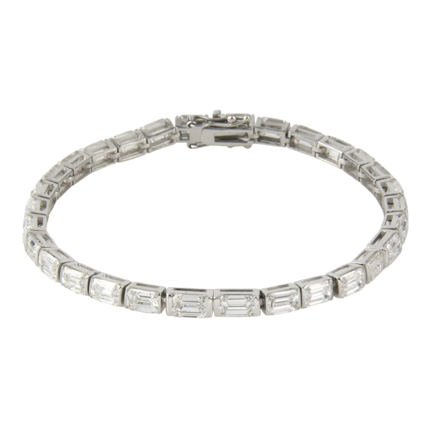 PULSERAS Pulsera riviere oro blanco y diamantes talla esmeralda.