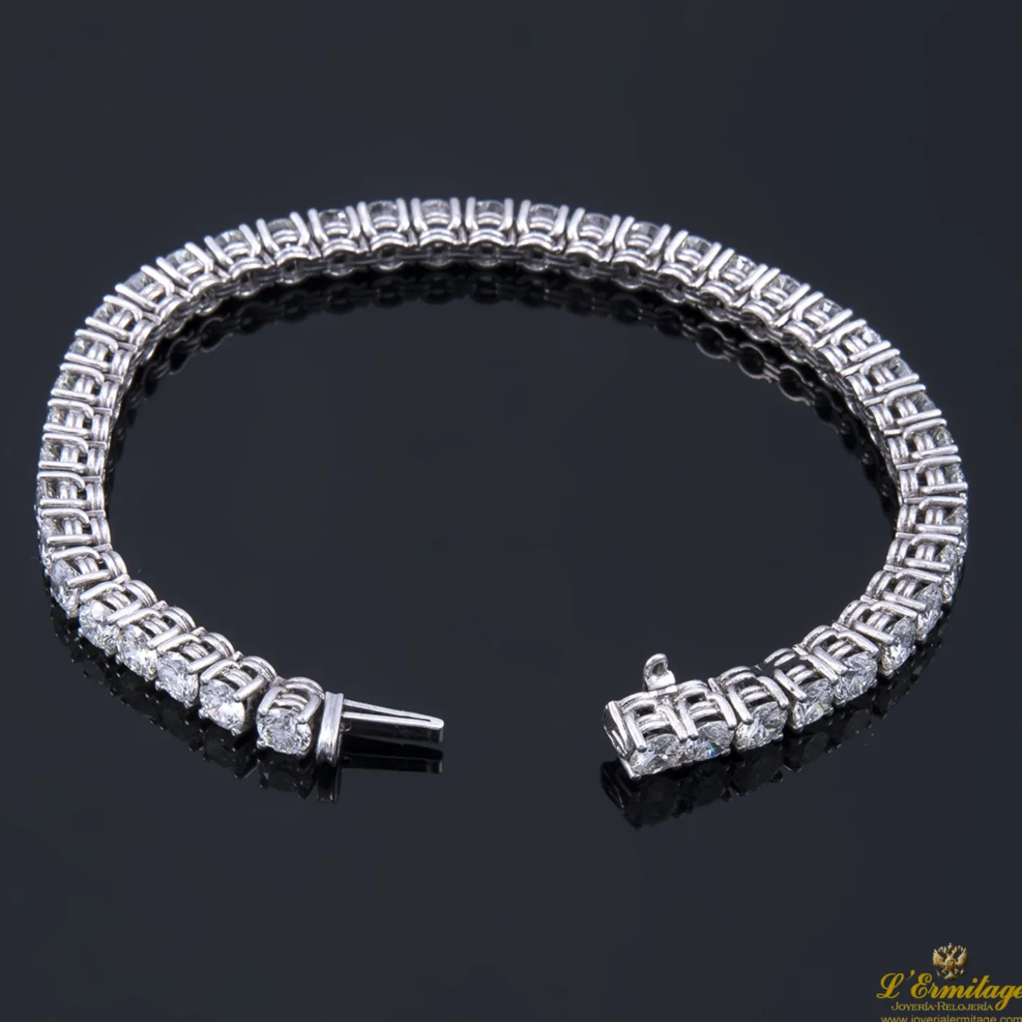 PULSERAS Pulsera riviere oro blanco y diamantes.