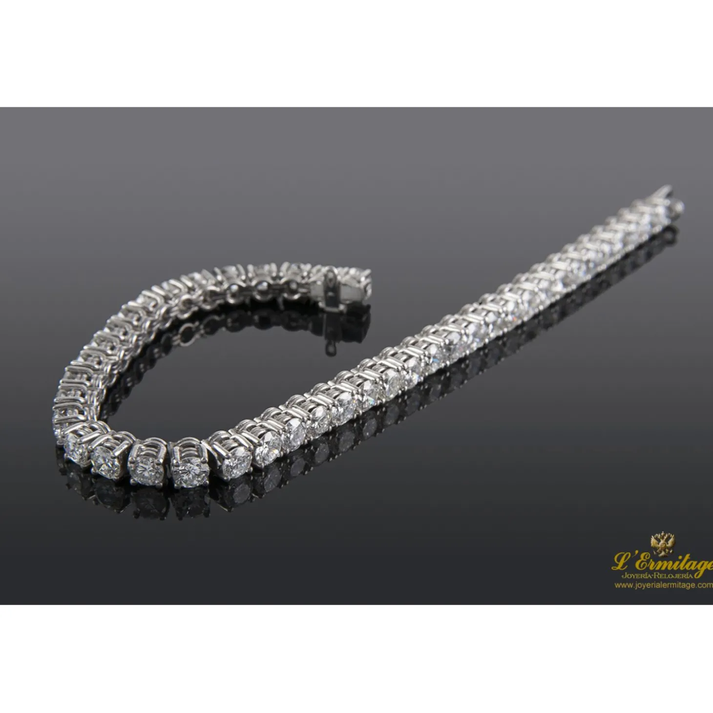 PULSERAS Pulsera riviere oro blanco y diamantes.